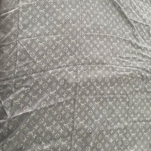Louis Vuitton monogram shawl (scarf) - Picture 3 of 8